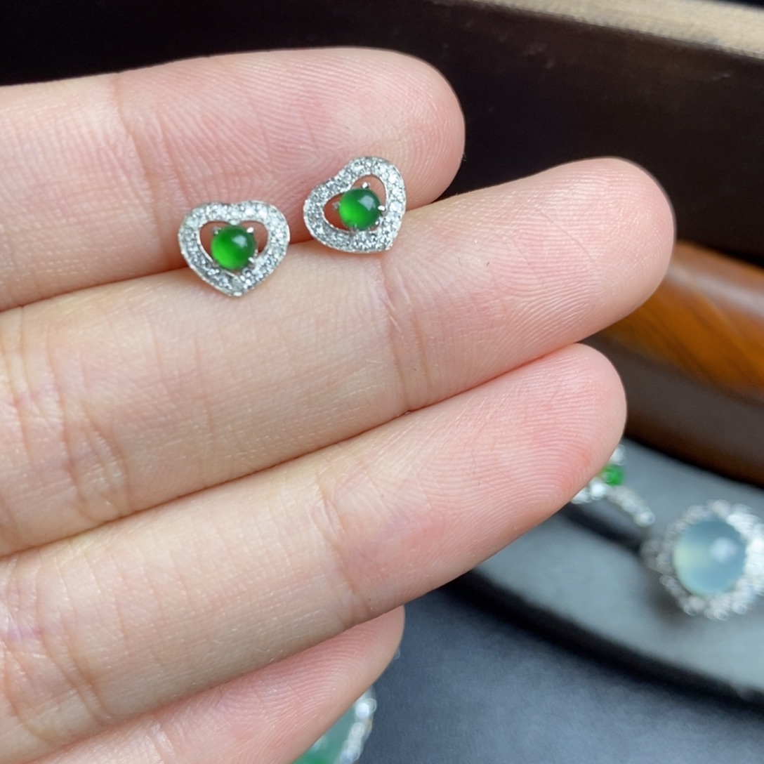 翡翠耳饰18K金镶嵌18Ｋ金蛋面耳钉