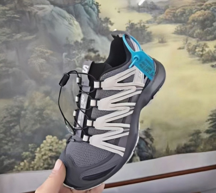 灰粉XA PRO 3D舒适柔软地磅男女同款登山鞋