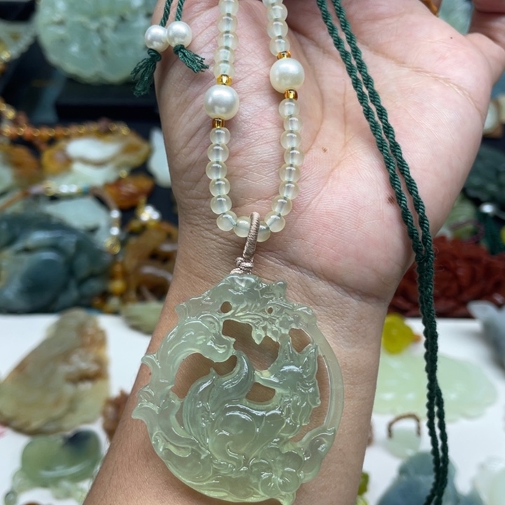 蛇纹石玉未镶嵌颈饰