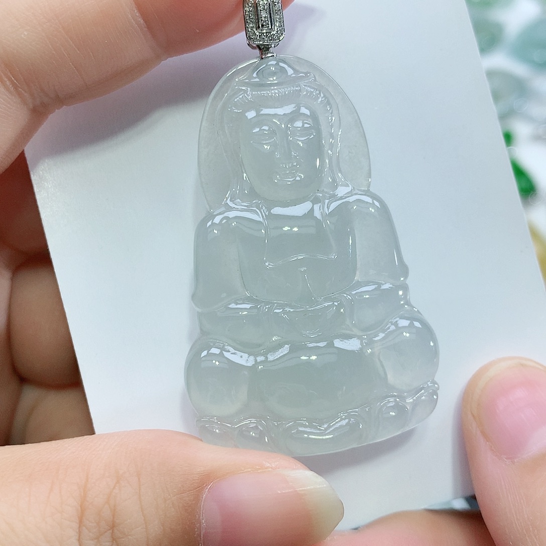 翡翠18K金镶嵌颈饰观音