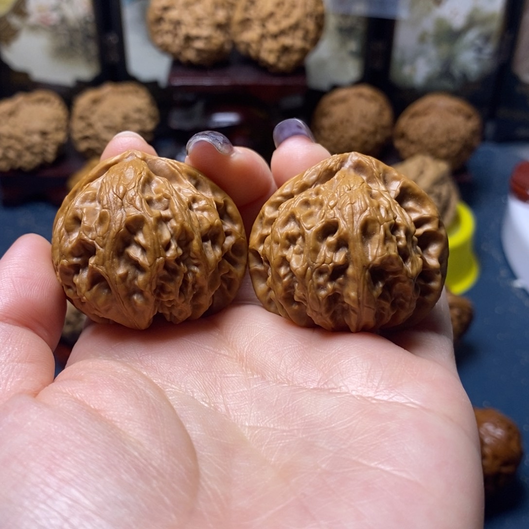 文玩核桃吊坠宫灯镶底37尺04