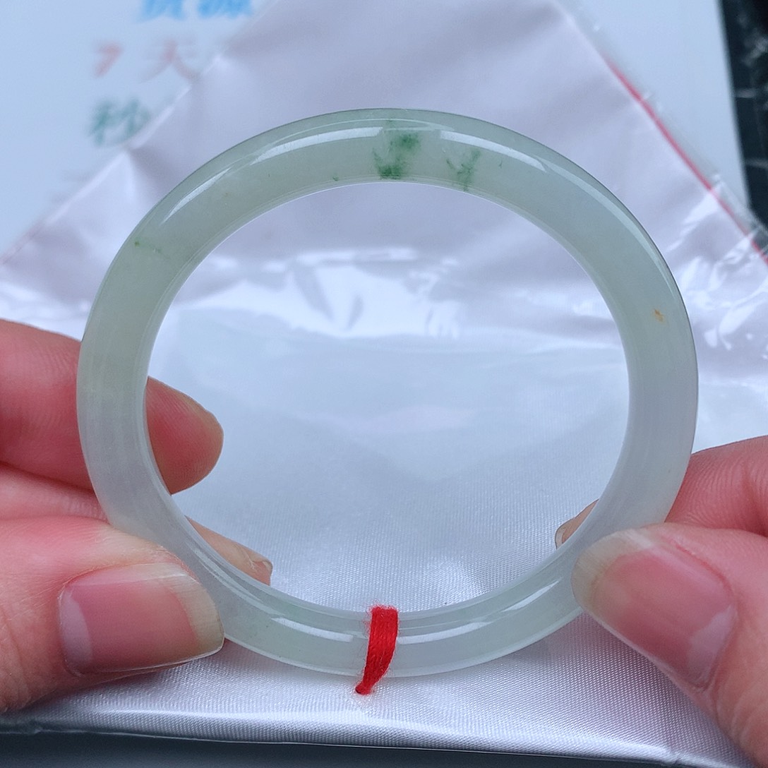 翡翠手镯（圆镯）未镶嵌橘**?