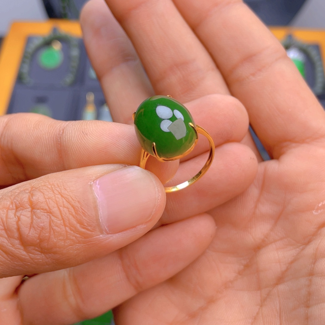 和田玉（碧玉）戒指18K金镶嵌蛋面戒指