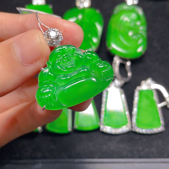 翡翠颈饰银S925镶嵌吊坠