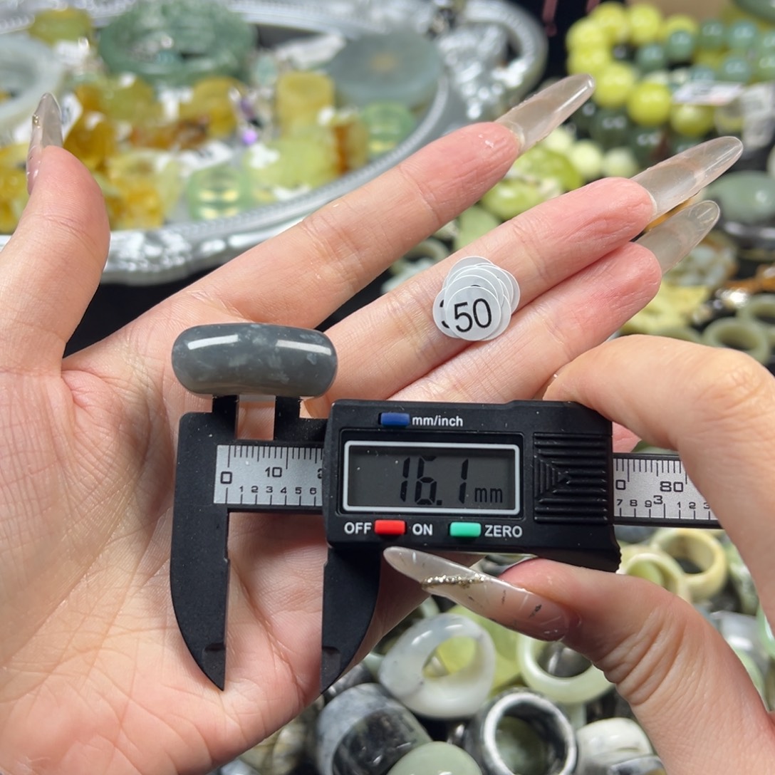 蛇纹石玉未镶嵌戒指