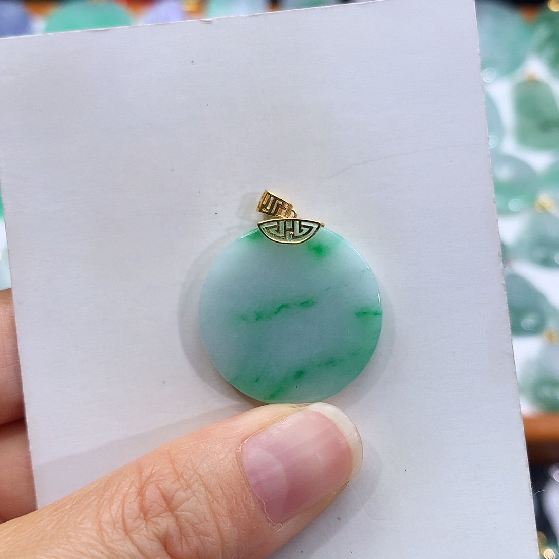 翡翠18K金镶嵌颈饰翡翠吊坠