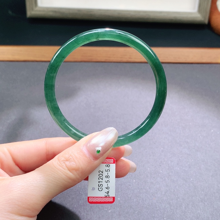 翡翠手镯未镶嵌天然翡翠手镯