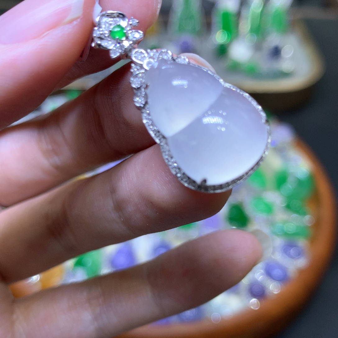 【闪购商品】翡翠颈饰18K金镶嵌翡翠吊坠项链