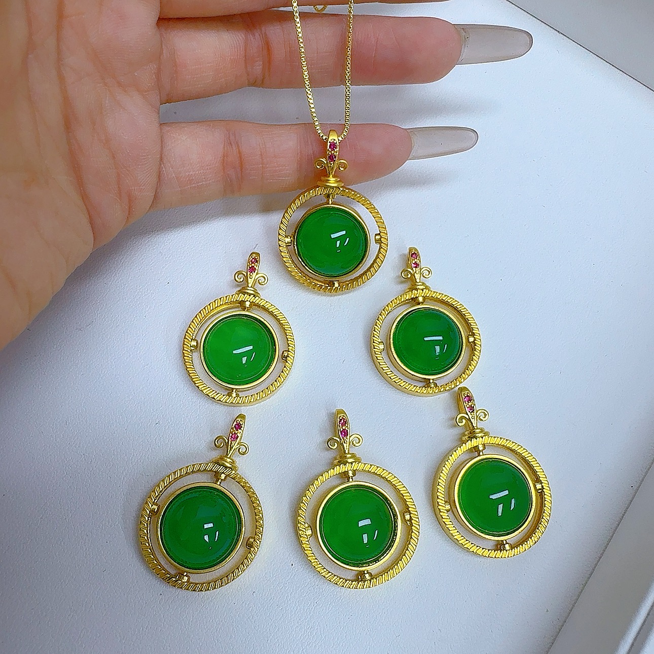 时尚时来运转蛋面吊坠