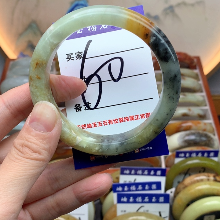 蛇纹石玉手镯未镶嵌