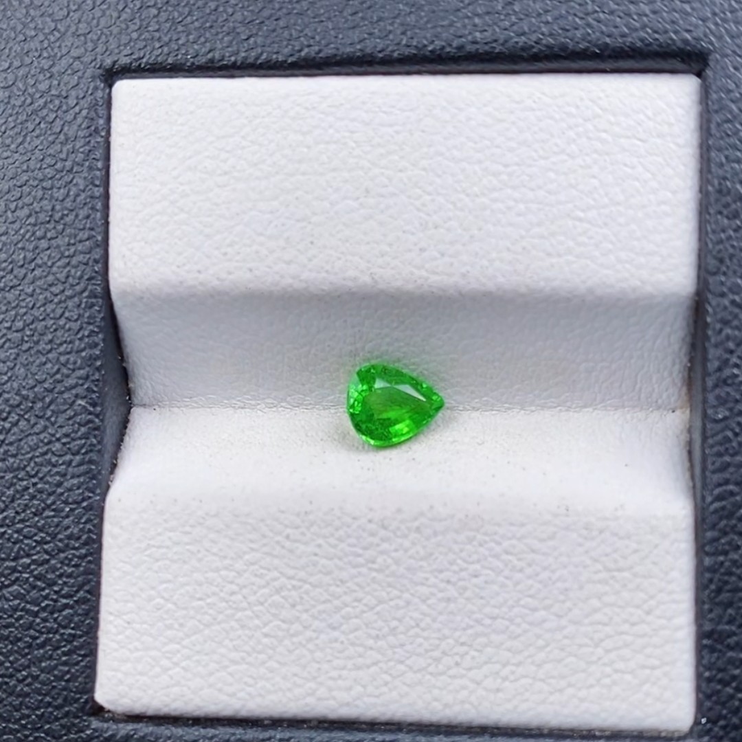 天然石榴石裸石0.62ct