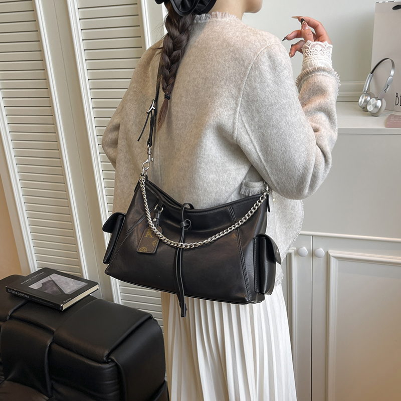 机车包女2025新款大容量软皮斜跨链条包托特腋下包包