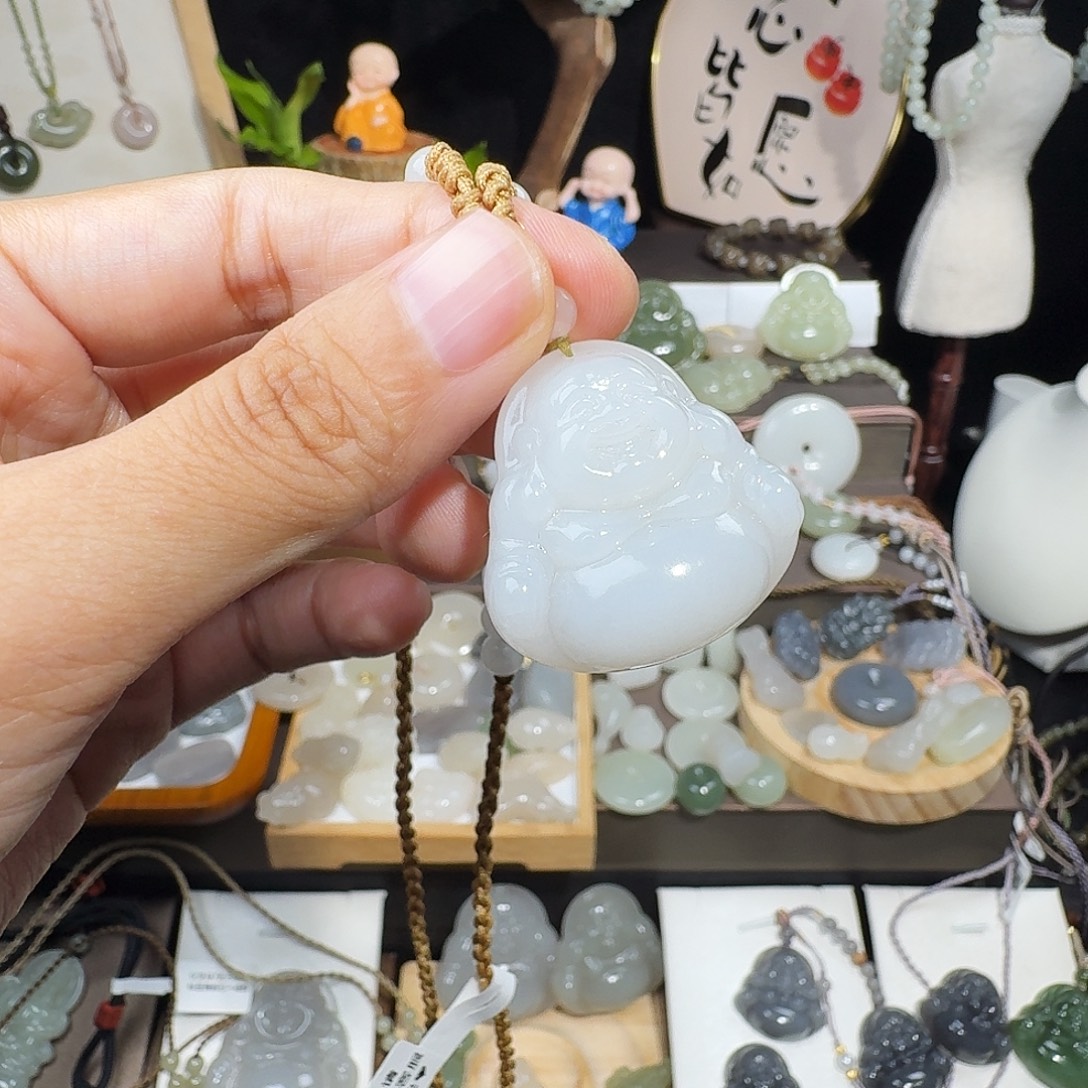 *****和田玉未镶嵌颈饰