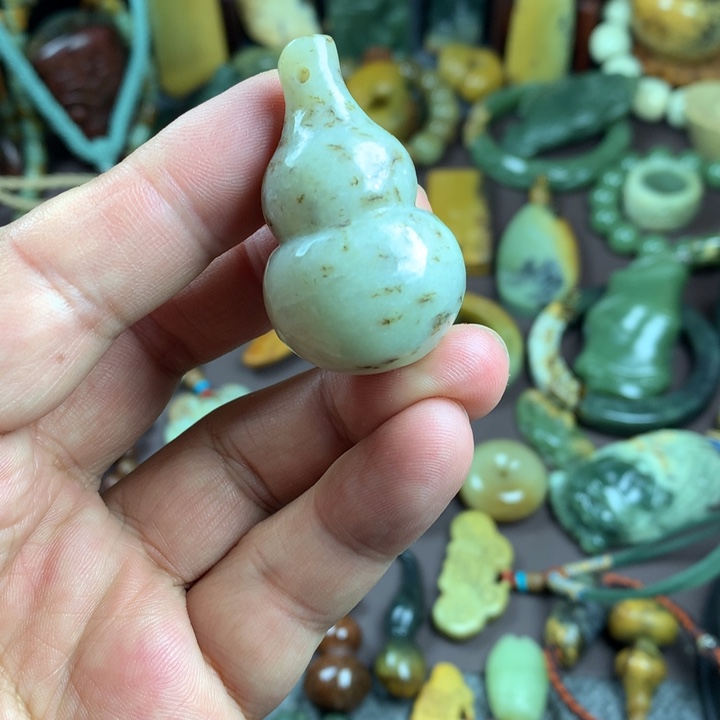 吊坠(赠链)未镶嵌岫岩河磨玉（透闪石质玉）