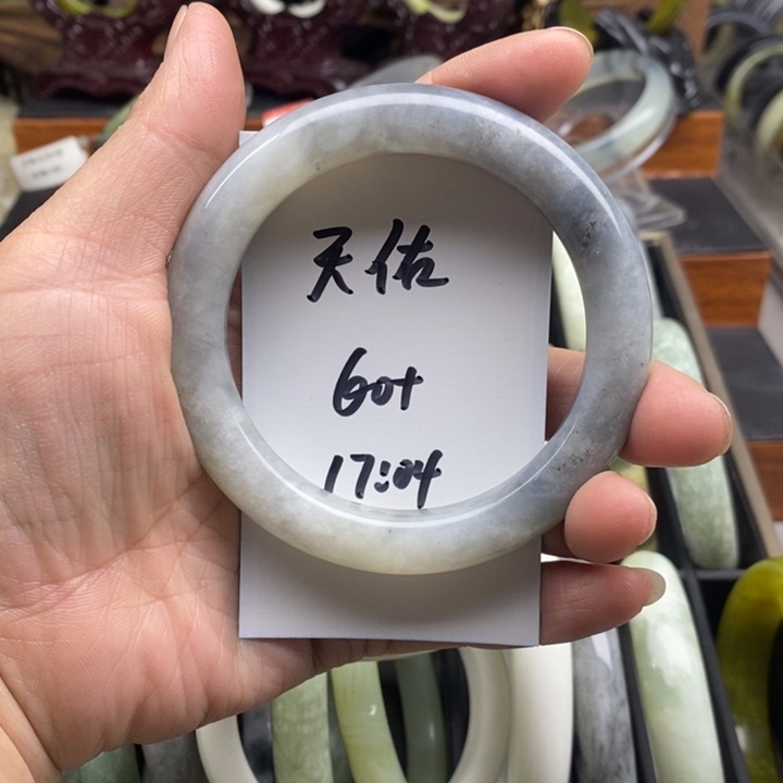 天***佑蛇纹石玉未镶嵌手镯