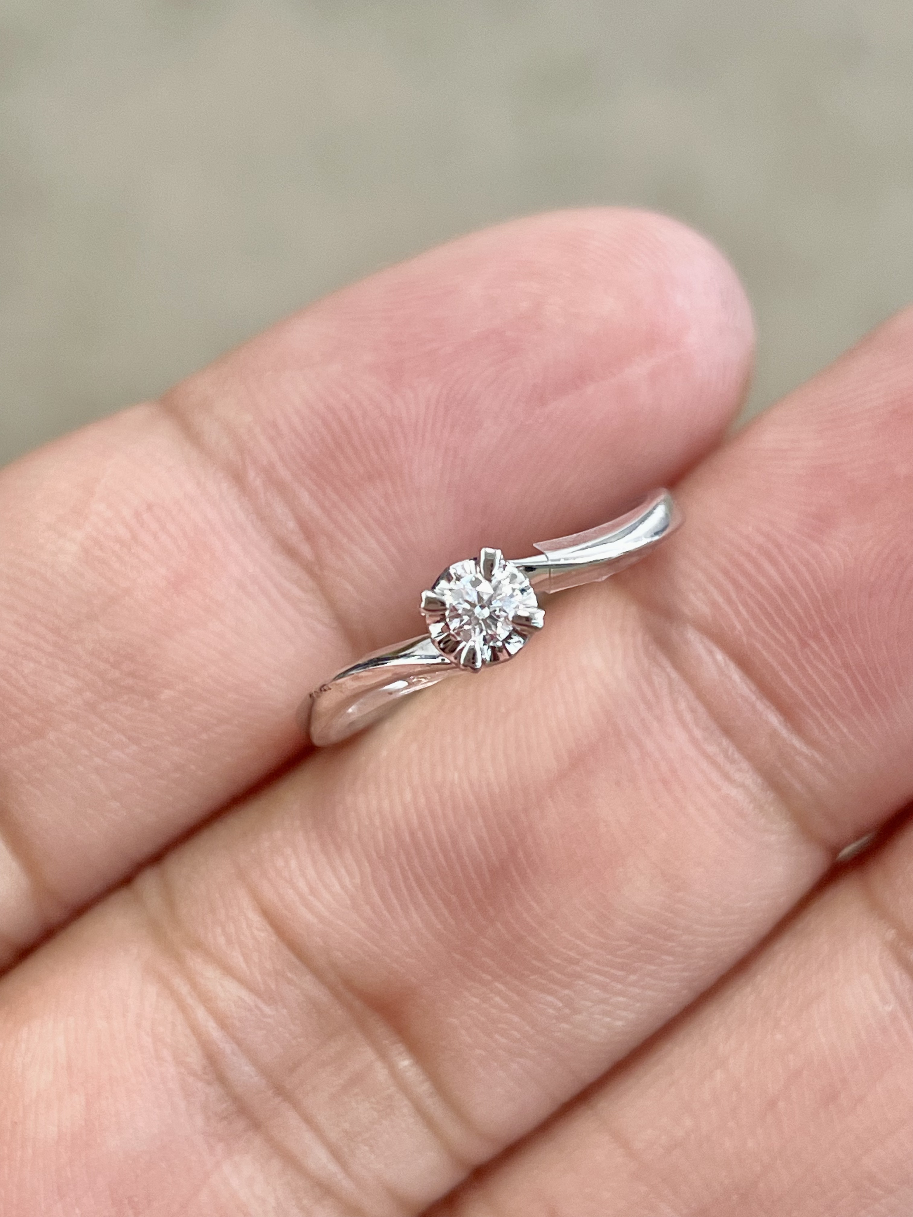 实验室培育钻石RZ圆形培育钻石扭臂戒指18K金镶嵌小清新款