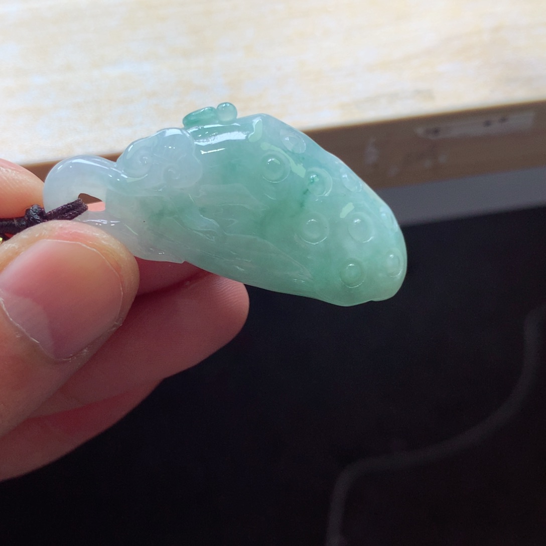 翡翠颈饰未镶嵌吊坠