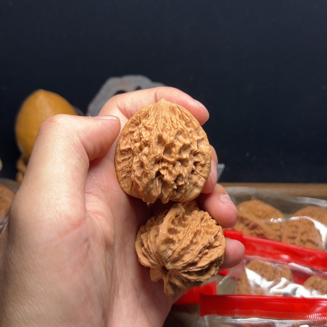 步***停文玩核桃吊坠虎头