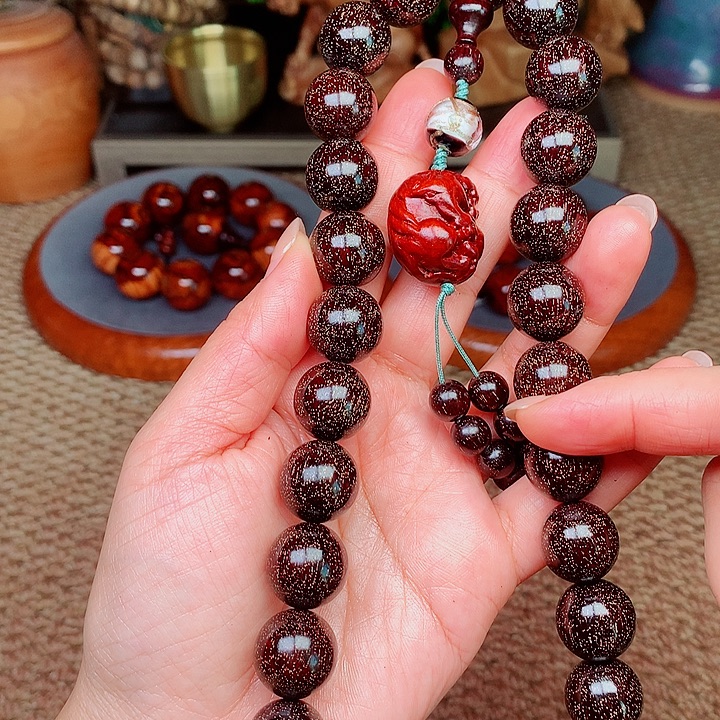 檀香紫檀（小叶紫檀）桃1.5手持