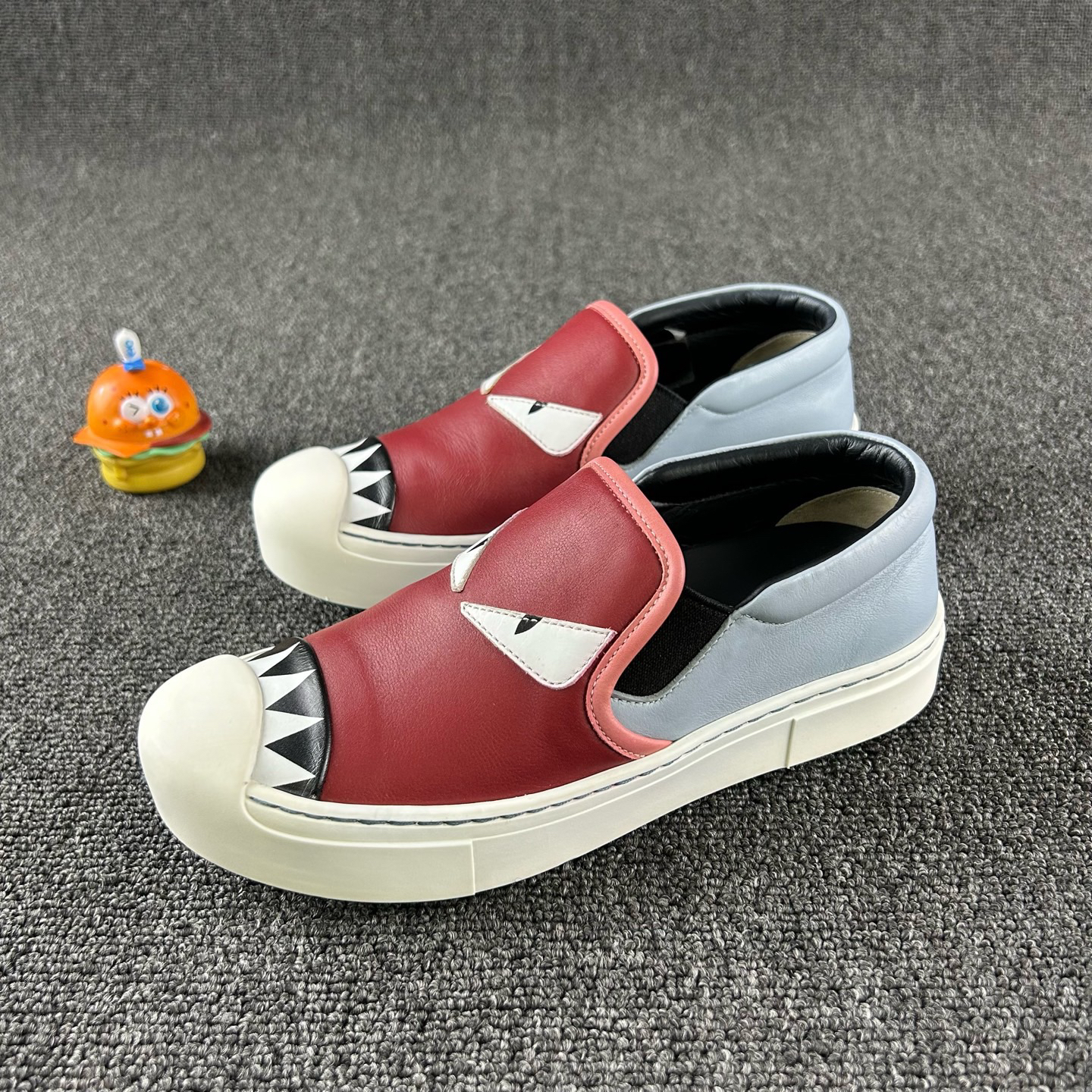 95新 FENDI/芬迪 红色小怪兽板鞋35.5码 HB5047 