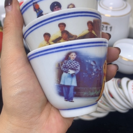 摆件样板戏杯子8只一套陶瓷