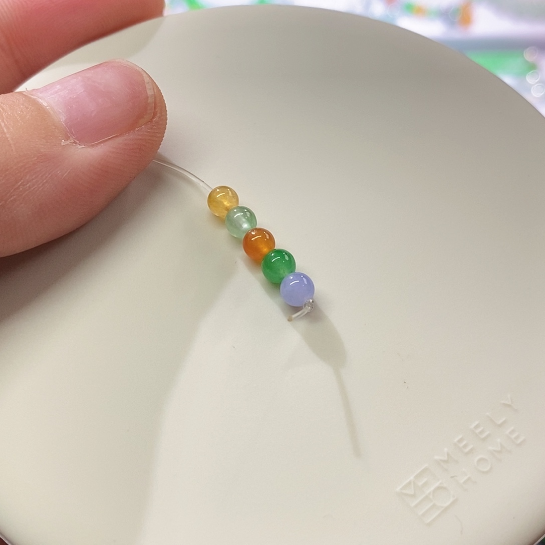 ****.翡翠裸石彩色珠子一条