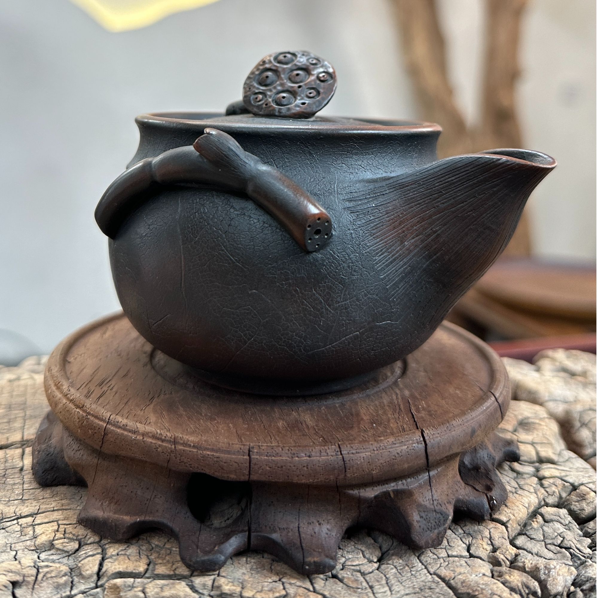 云南建水紫陶茶壶家用非紫砂坭功夫茶具莲蓬浮雕手工紫陶壶