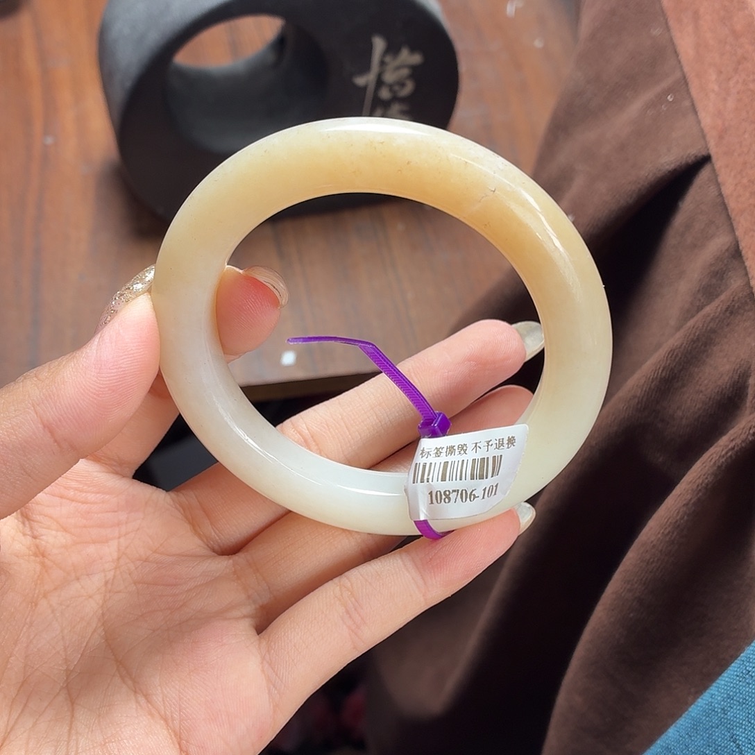 和田玉手镯未镶嵌5556