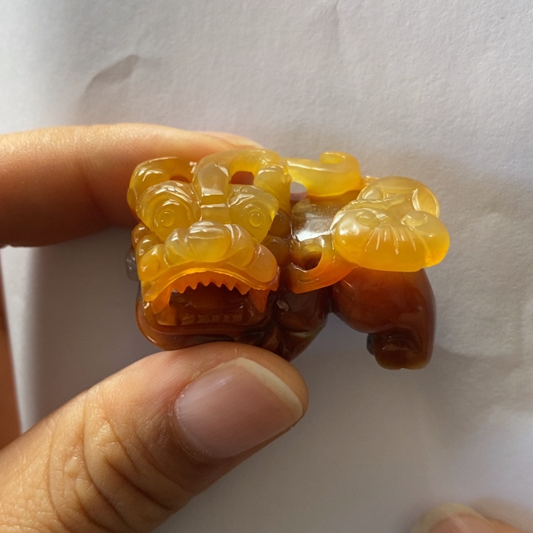 石英质玉（黄龙玉）颈饰未镶嵌