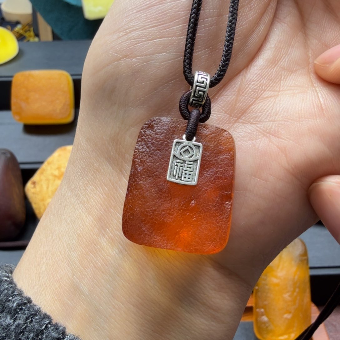 琥珀吊坠(赠链)未镶嵌