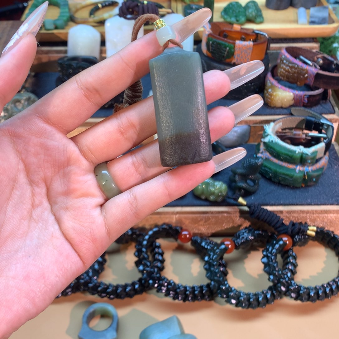 和田玉（糖玉）未镶嵌挂件