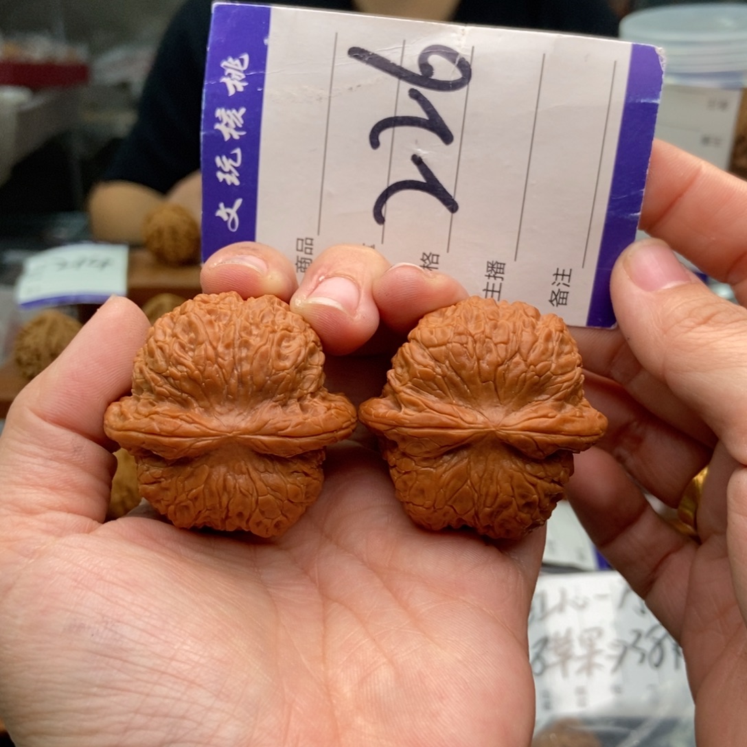 文玩核桃把件42血麒麟