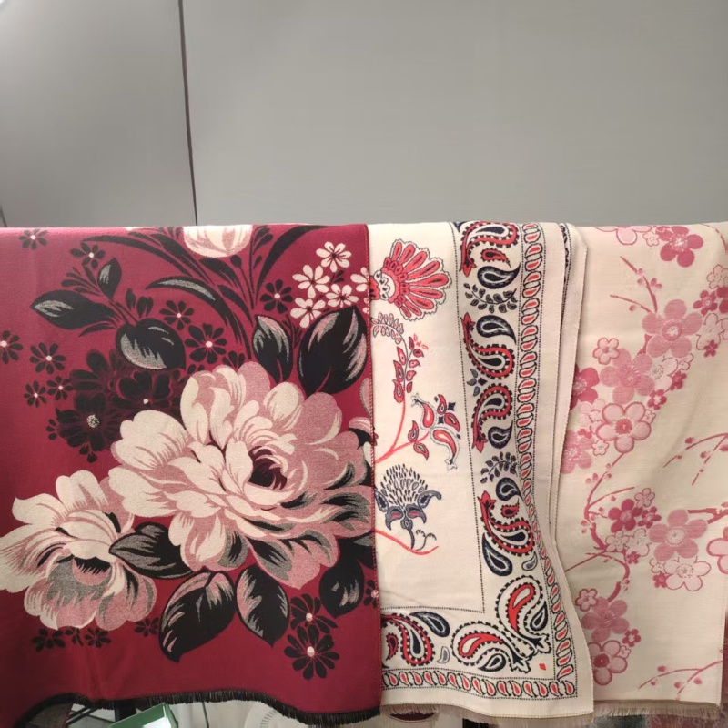 叶涵信任小游戏(70*180)女士围巾冬款加厚版披肩可制作衣服-随机