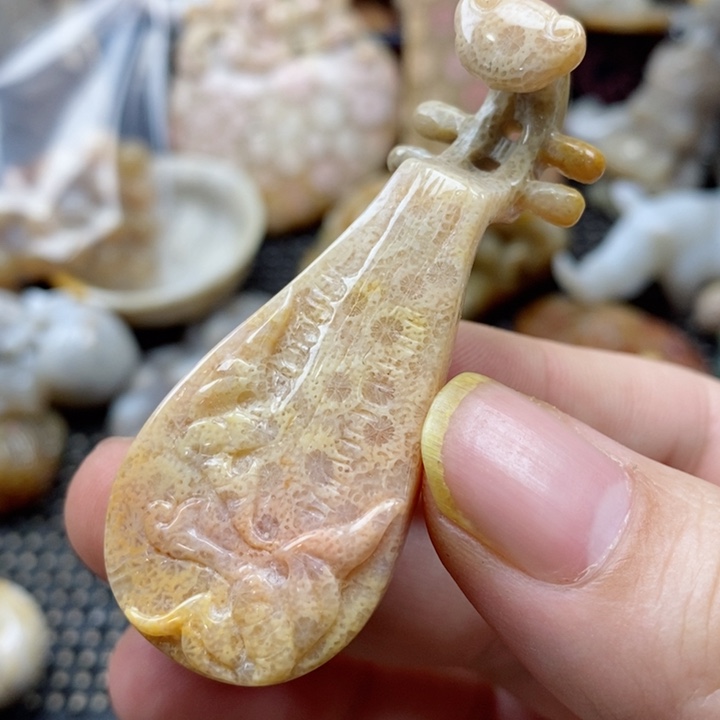 硅化珊瑚（珊瑚玉）颈饰未镶嵌