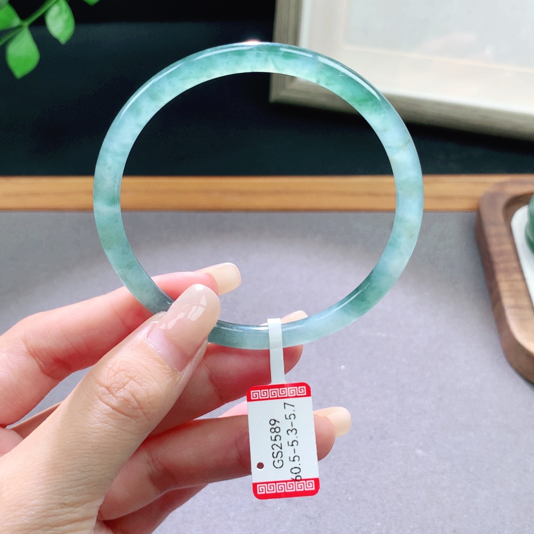 翡翠手镯未镶嵌天然