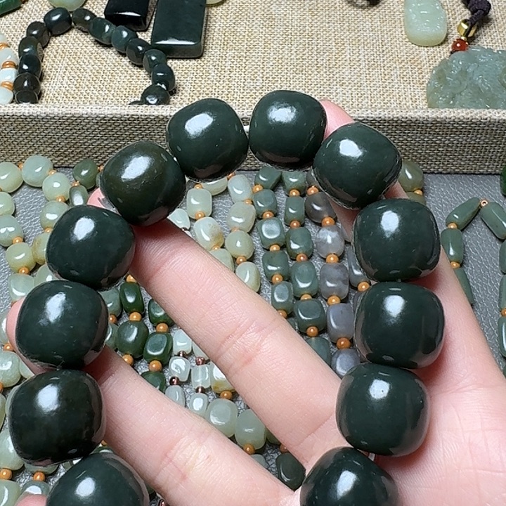 和田玉未镶嵌颈饰