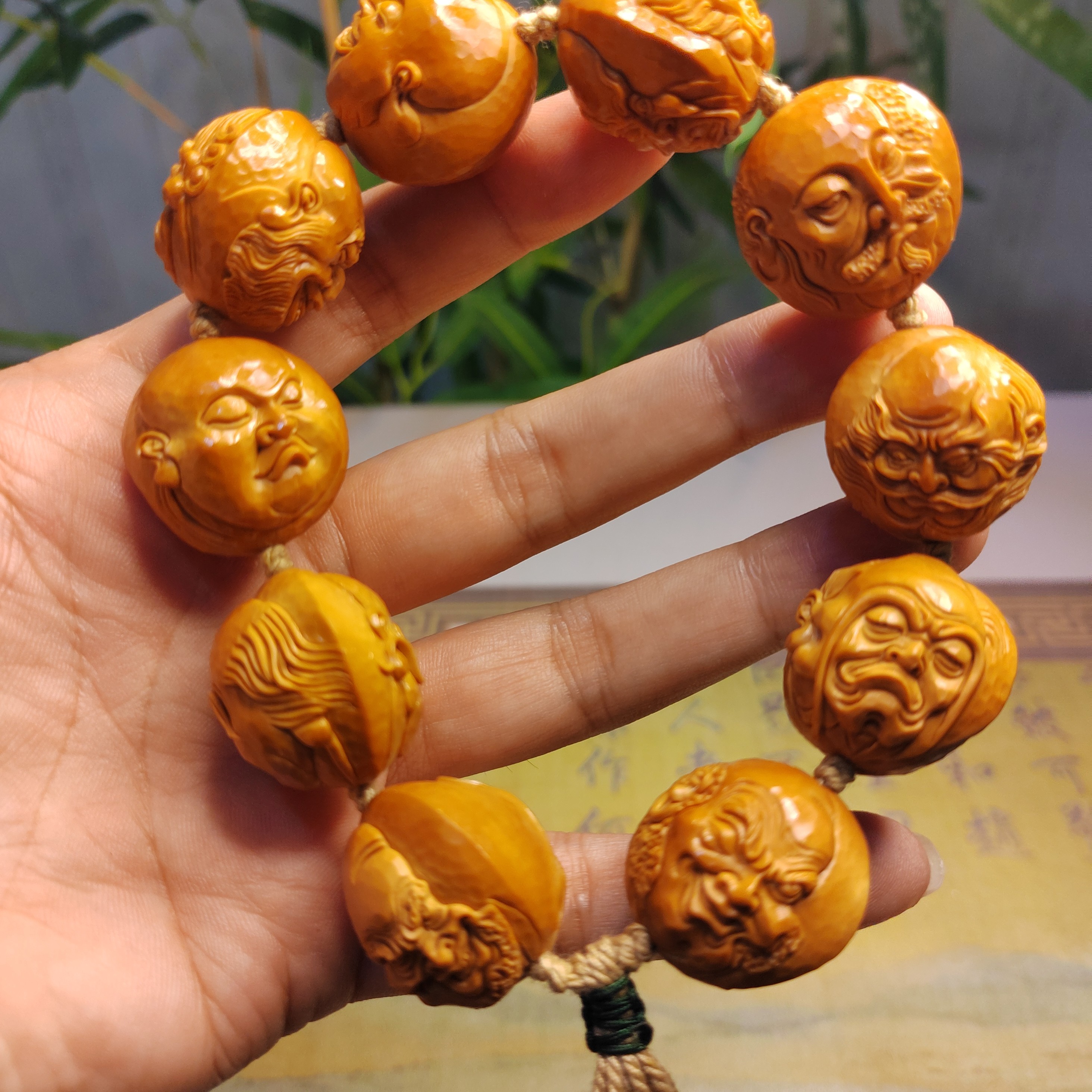 2.5纯手工十八罗汉，钻石面水晶核橄榄核雕手串