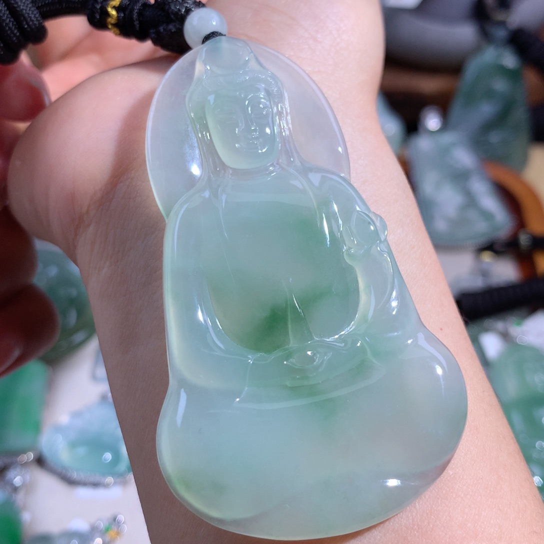 翡翠颈饰未镶嵌观音