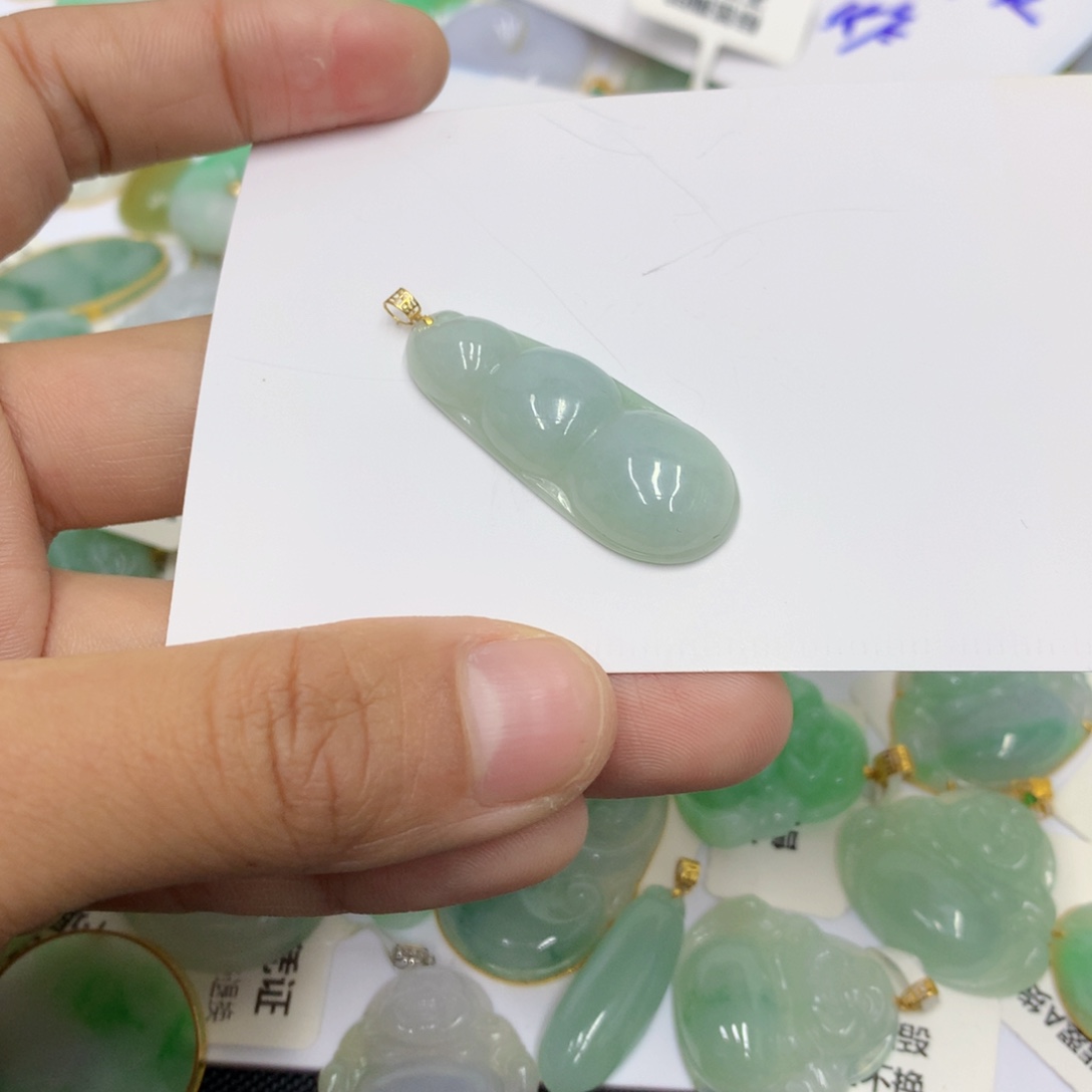 翡翠颈饰未镶嵌翡翠