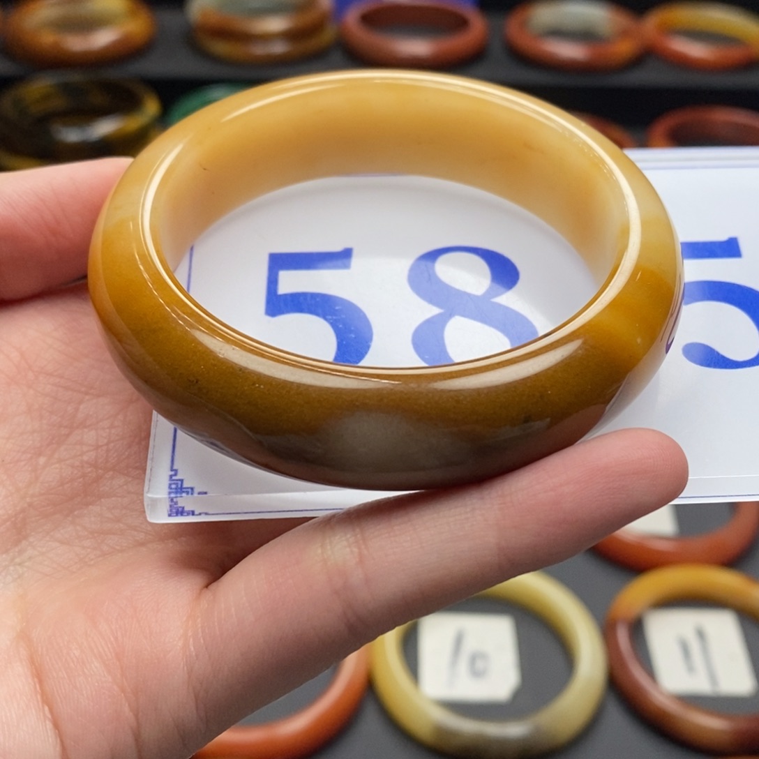 石英质玉（黄龙玉）手镯未镶嵌