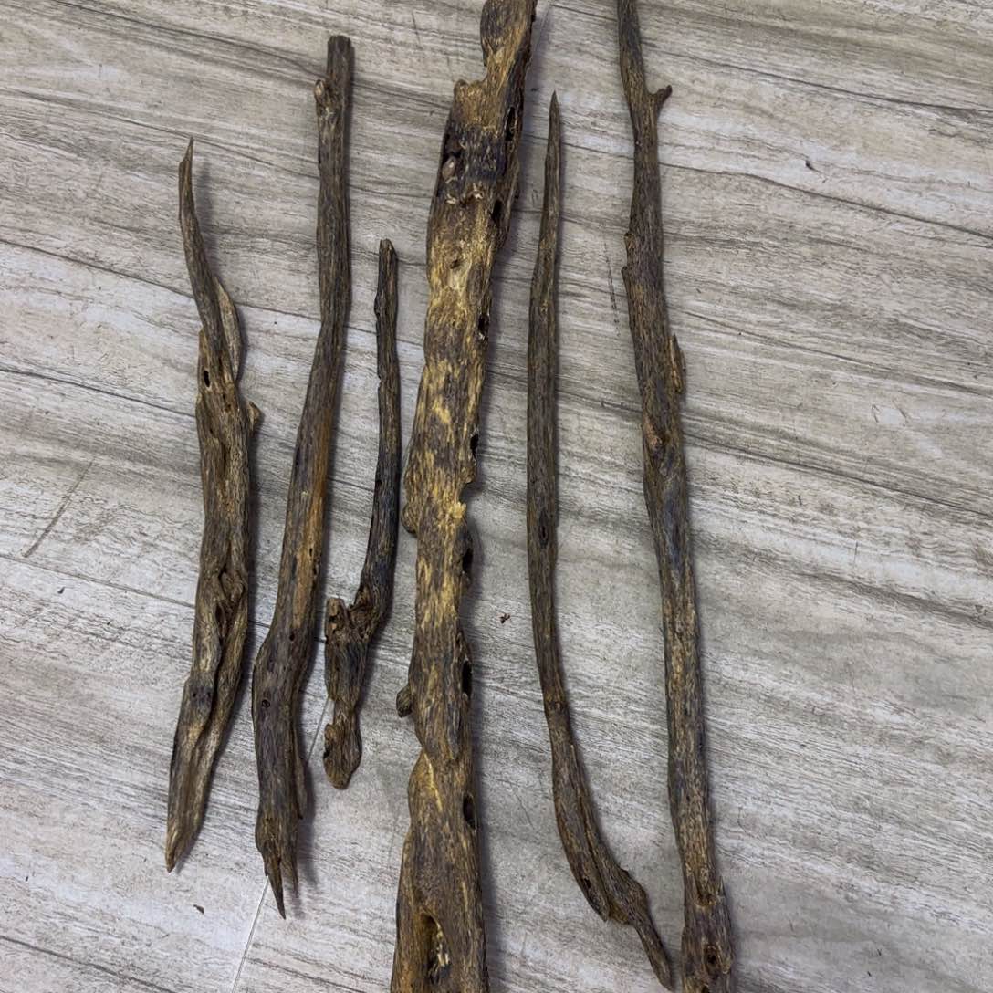 沉香手把件公*哥沉香奇楠天然树心虫漏827克