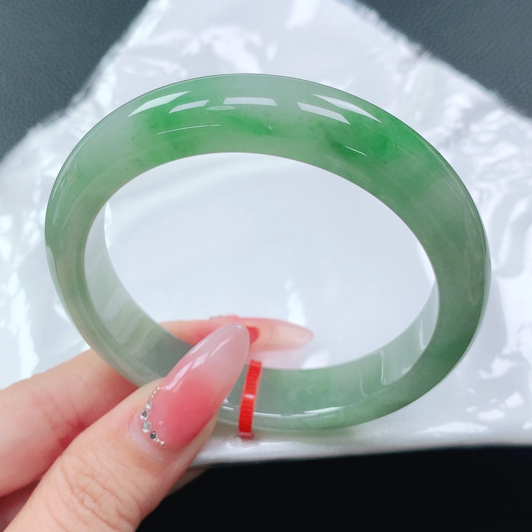 翡翠手镯未镶嵌56圈