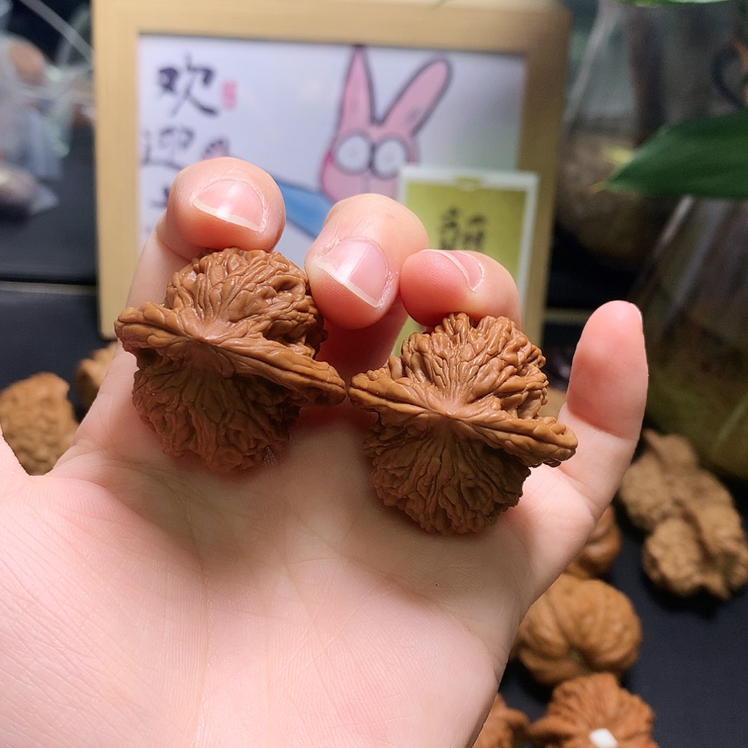 文玩核桃吊坠球虎36