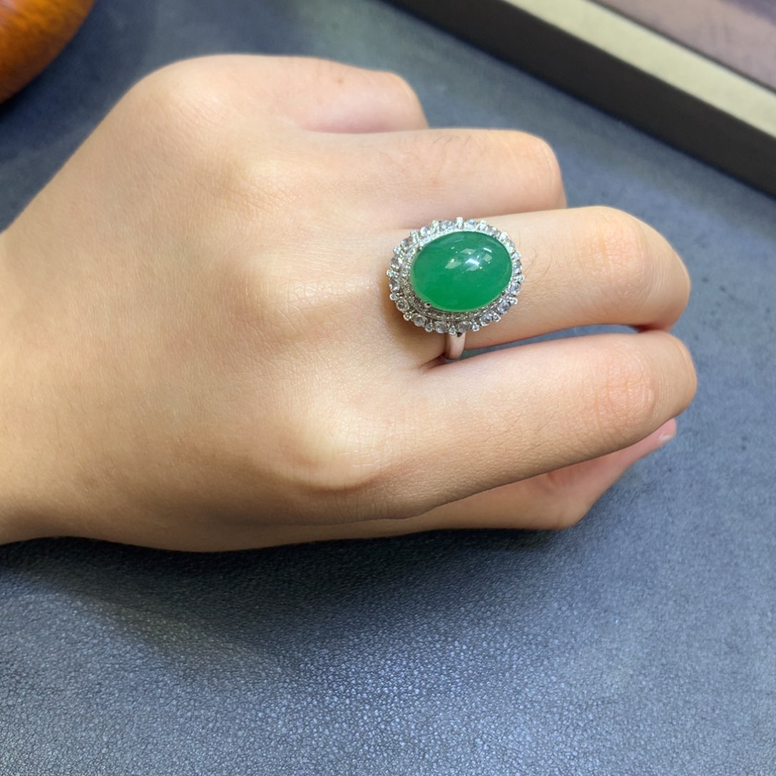 翡翠18K金镶嵌颈饰翡翠