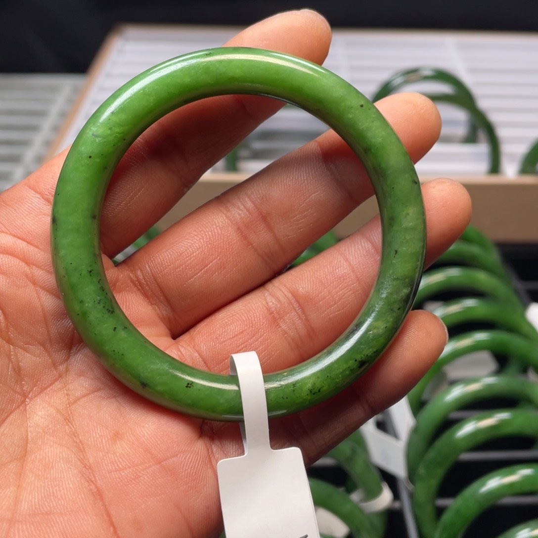 和田玉（碧玉）手镯未镶嵌瑕疵款