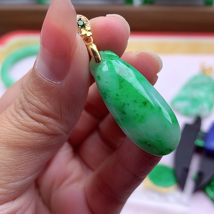 翡翠颈饰银S925镶嵌翡翠