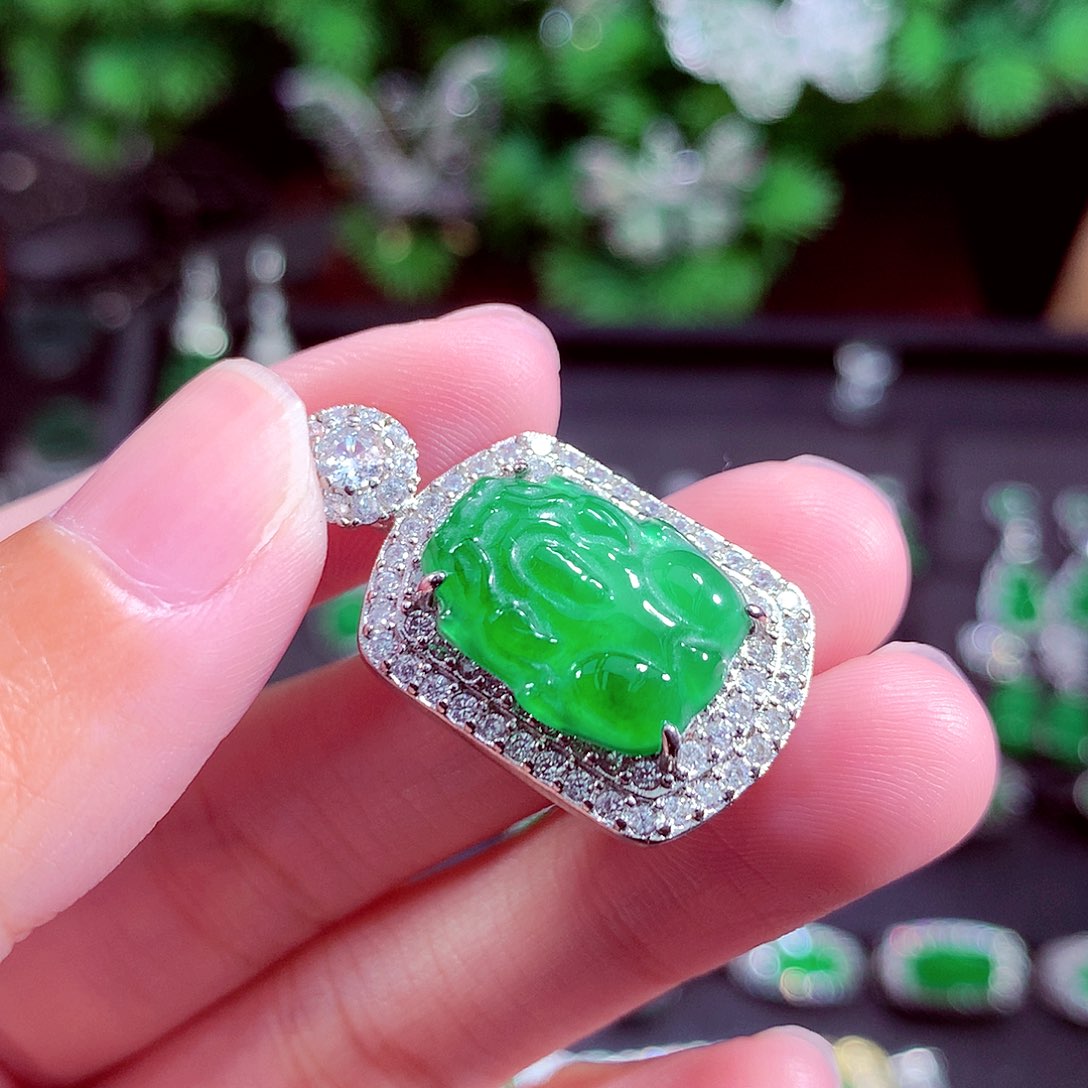 颈饰未镶嵌翡翠天然