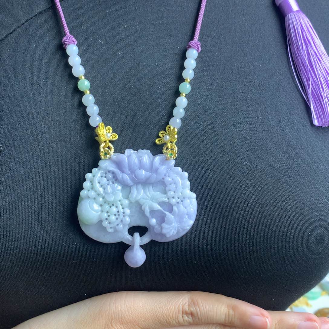 翡翠颈饰未镶嵌翡翠