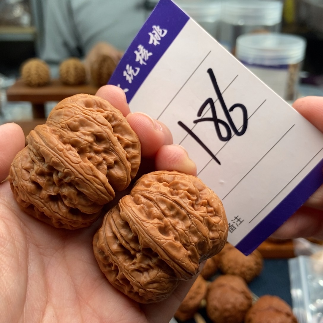 文玩核桃吊坠42元宝