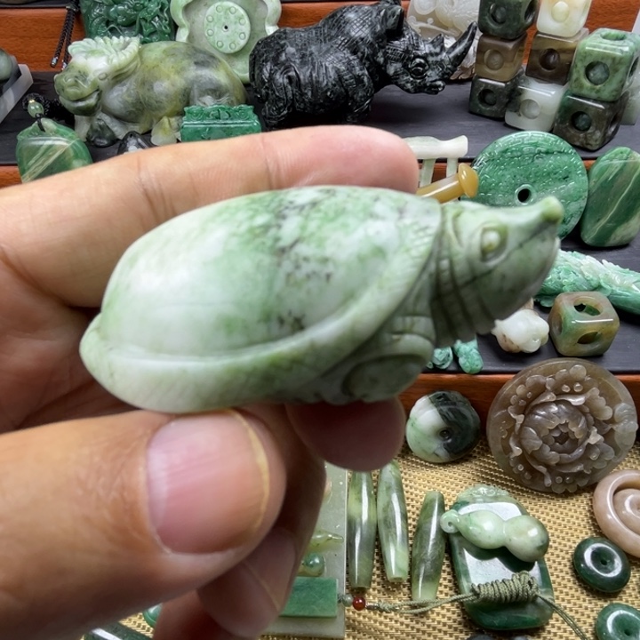 独山玉未镶嵌珠宝半成品